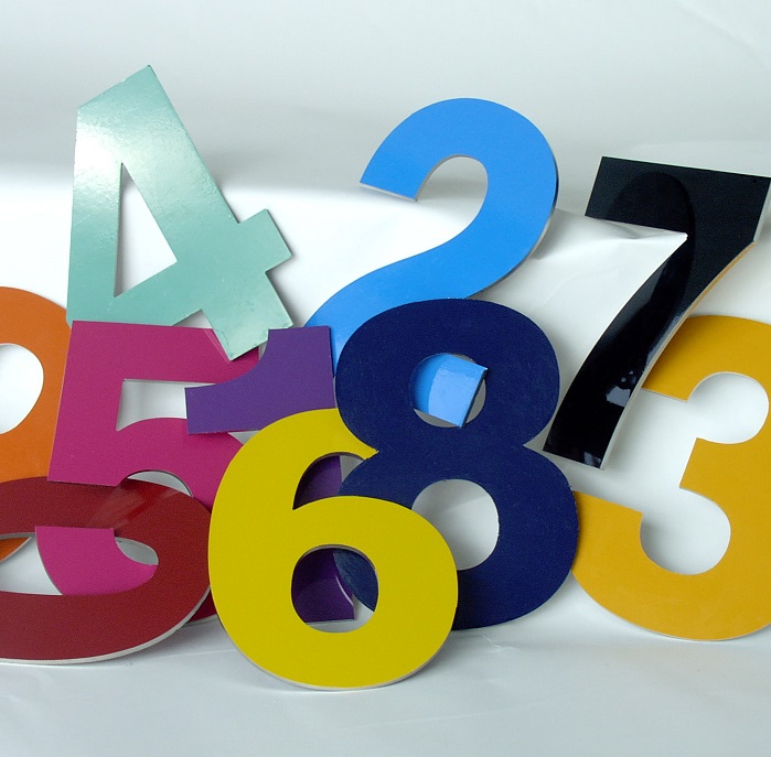 Hausnummern, farbig | Edelstahl mit Folie | 3mm tief, 14 cm hoch | 